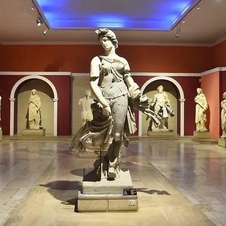 Lily Town Hostal Antalya