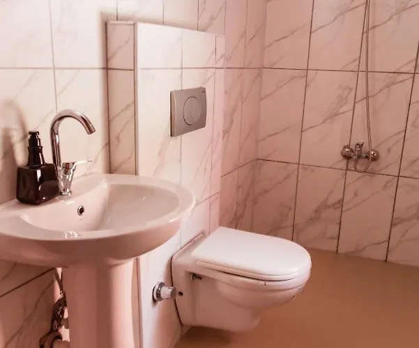 אכסניה Lily Town אנטליה