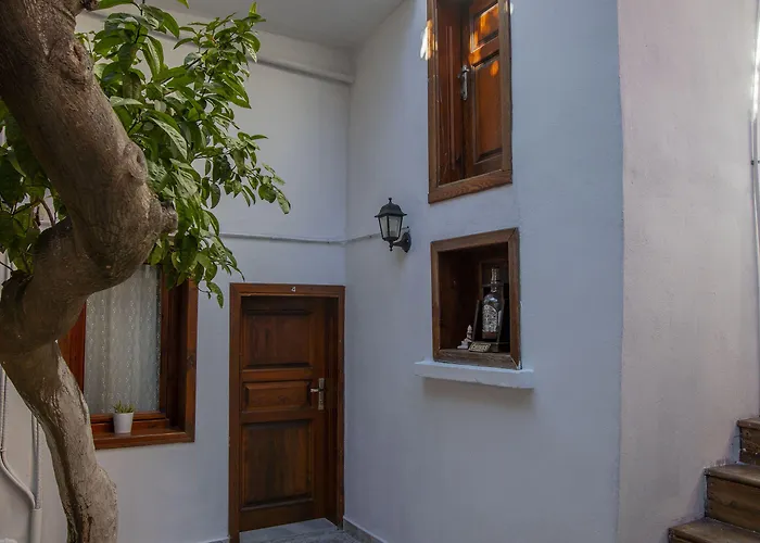 Lily Town אכסניה אנטליה