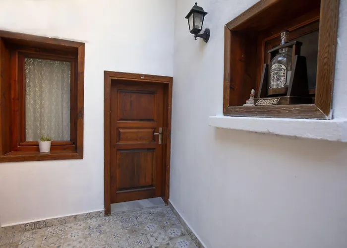 אכסניה Lily Town *