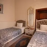 Lily Town Hostel Antalya
