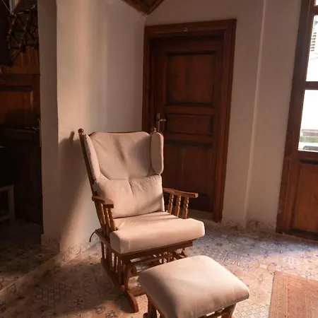 Lily Town Hostel Antalya