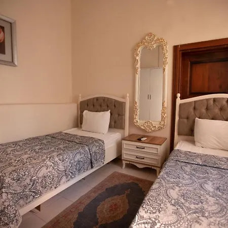 Lily Town Hostel Antalya
