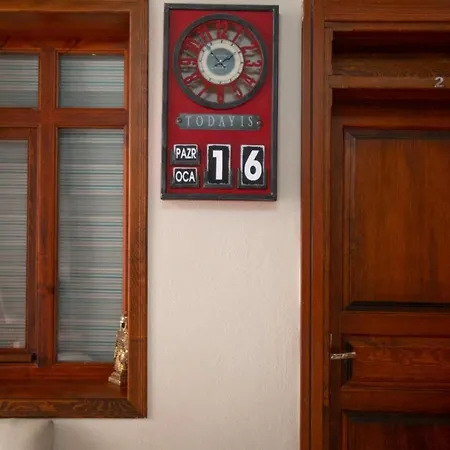 Lily Town Hostel Antalya