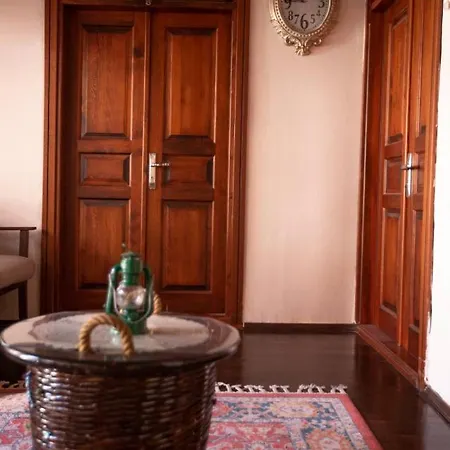 Lily Town Hostel Antalya