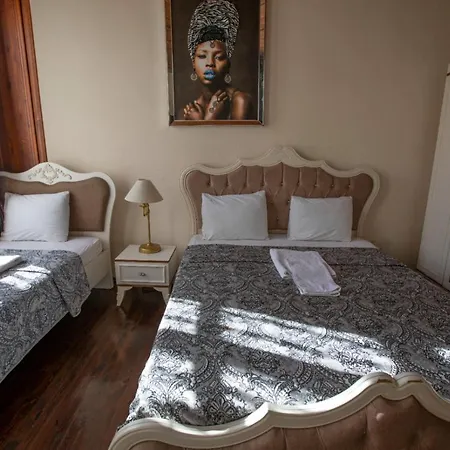 Lily Town Hostel Antalya