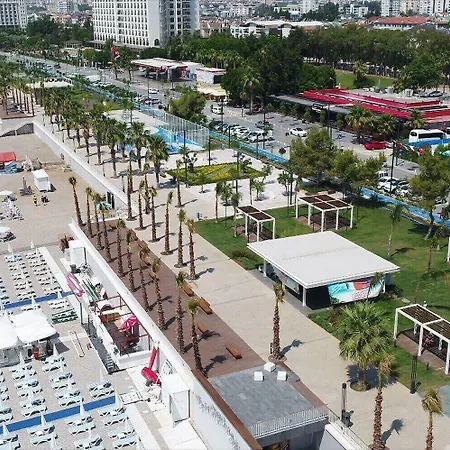 Lily Town Hostel Antalya