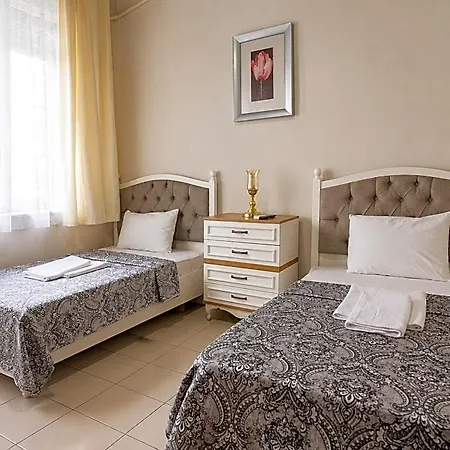 Lily Town Hostal Antalya