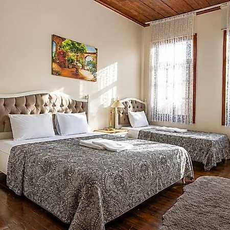 Lily Town Albergue Antália