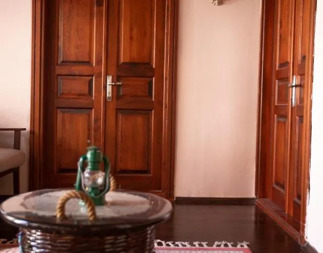 Lily Town Hostel Antalya