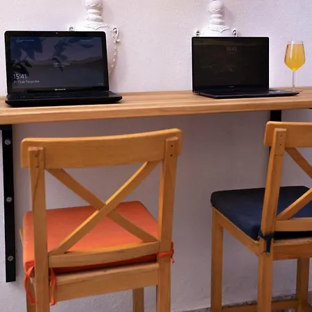 بيت شباب Lily Town *