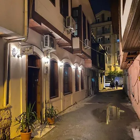 Lily Town אנטליה