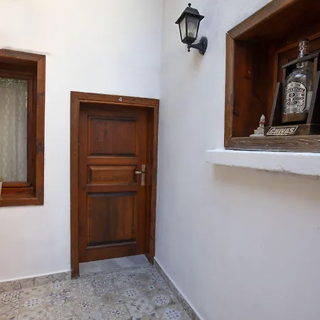 بيت شباب Lily Town *