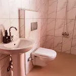Lily Town Vandrerhjem *
