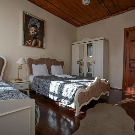 Lily Town Hostel *